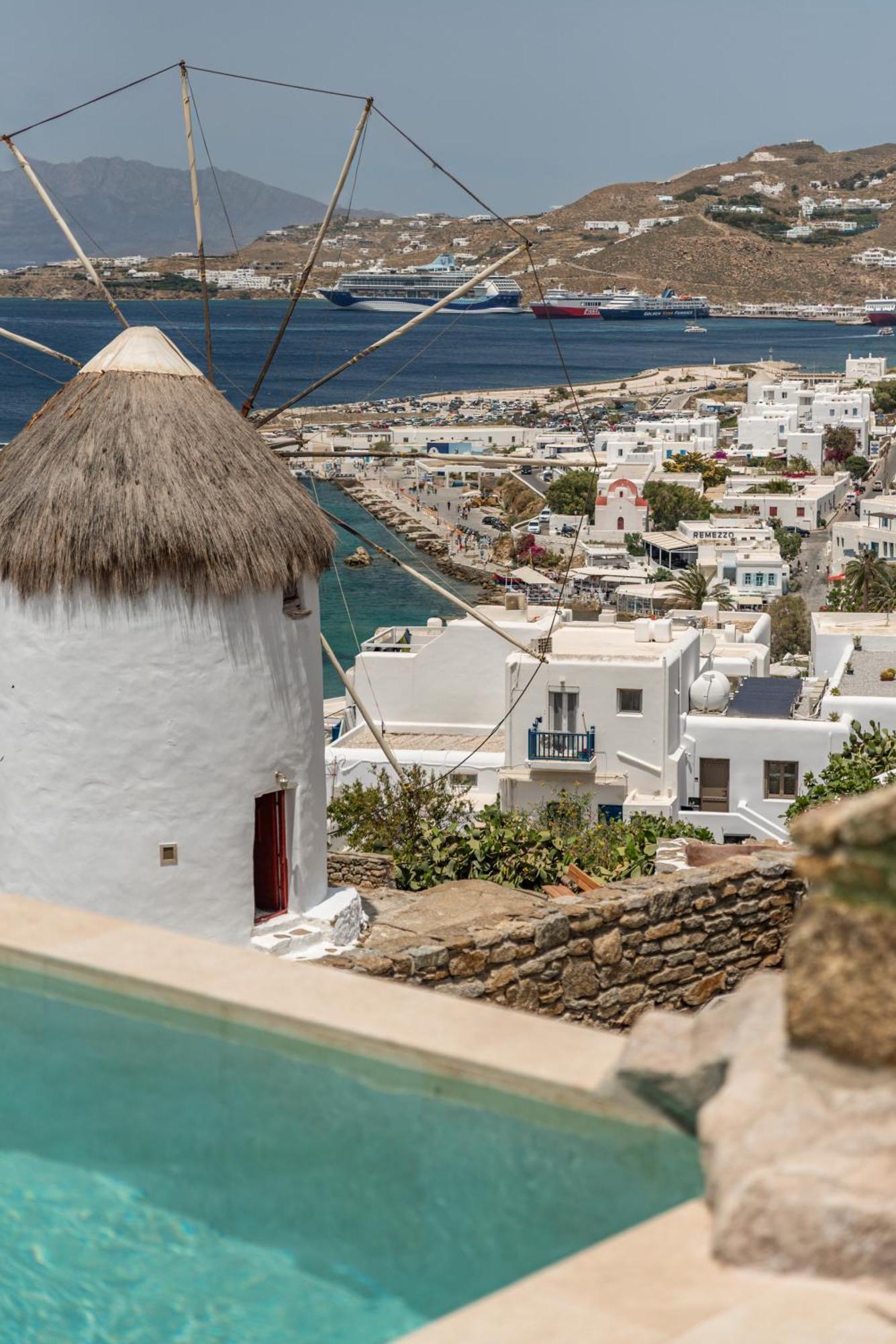 νumi Boutique Hotel