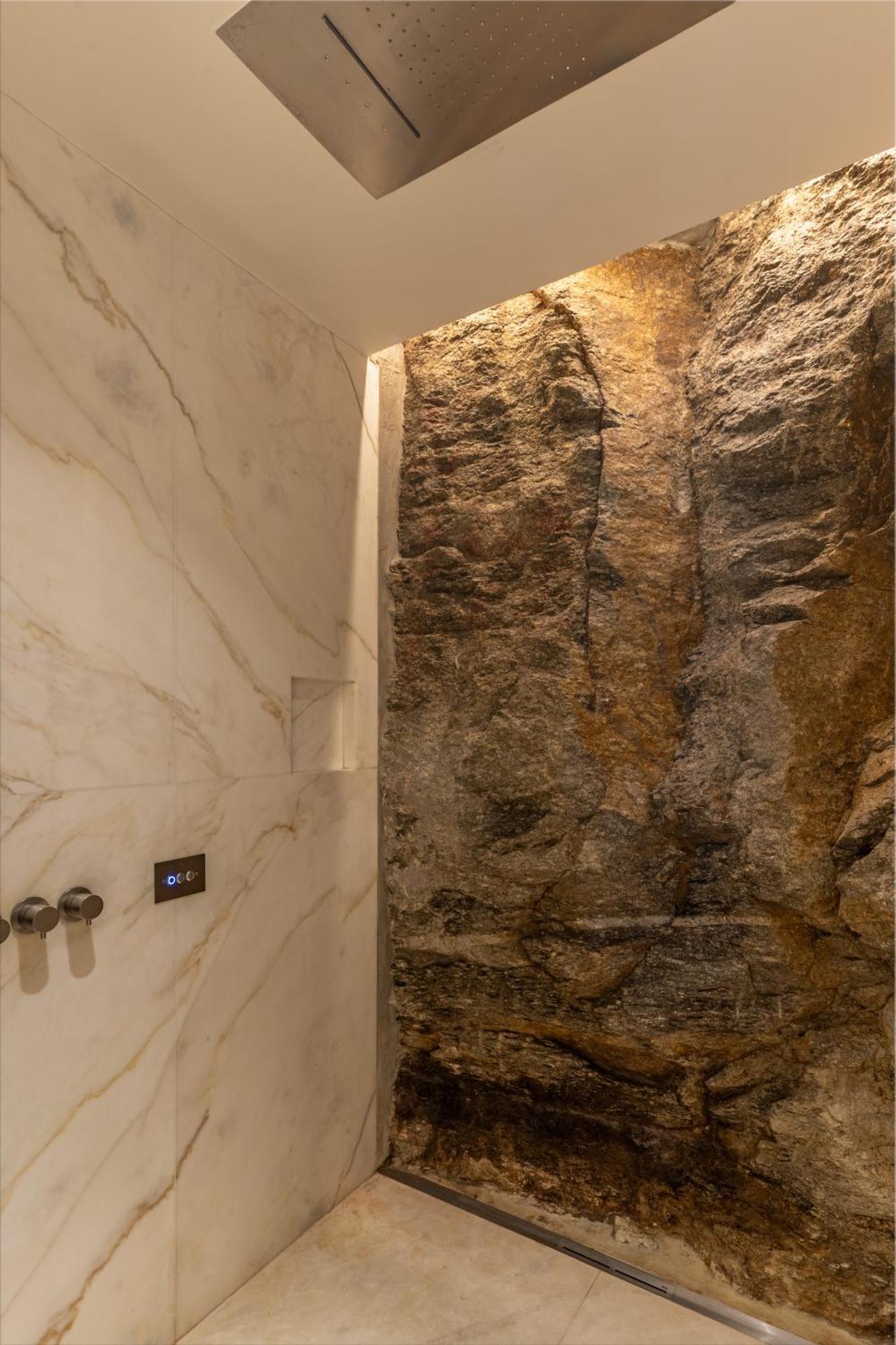 νumi Boutique Hotel